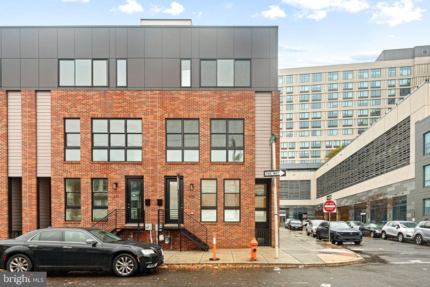 678 N 13th St, Unit I03 in Philadelphia, PA - Building Photo