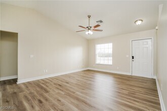 2122 NE 20th Ln in Cape Coral, FL - Building Photo - Building Photo