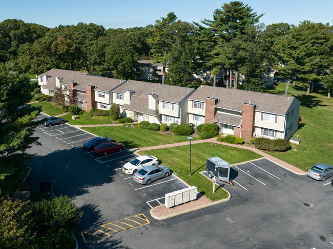 The Shores at Lake Point in Middle Island, NY - Building Photo - Building Photo