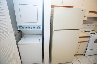 9962 Nob Hill Pl in Sunrise, FL - Building Photo - Building Photo