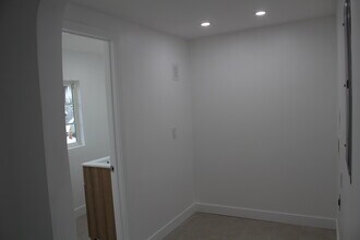 620 Brittania St in Los Angeles, CA - Building Photo - Building Photo