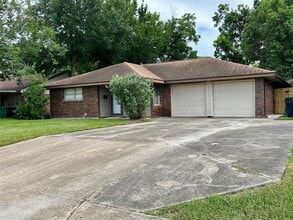 530 Edgebrook Dr in Houston, TX - Building Photo - Building Photo