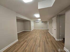 164 Austin Ave in Old Bridge, NJ - Foto de edificio - Building Photo