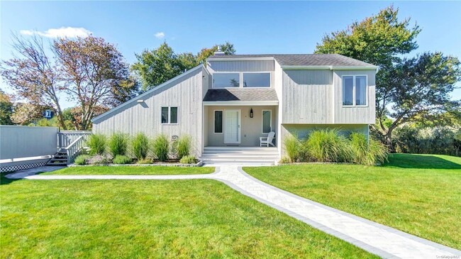 19 Rogers Ln in Remsenburg, NY - Building Photo - Building Photo