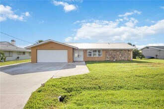 2300 Harbour Dr in Punta Gorda, FL - Building Photo - Building Photo