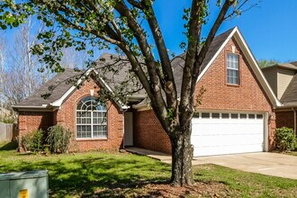 7182 Crape Myrtle Dr, Unit 17B in Olive Branch, MS - Foto de edificio - Building Photo