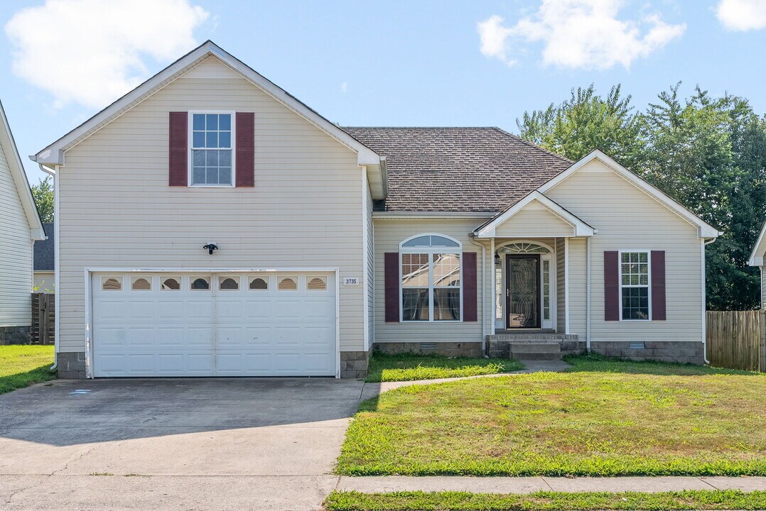 3735 N Cindy Jo Dr in Clarksville, TN - Building Photo