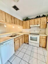 7347 Parkside Villas Dr N in St. Petersburg, FL - Building Photo - Building Photo