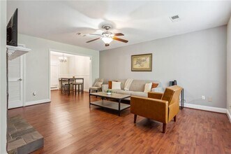 102 Holcomb Ferry Rd in Roswell, GA - Building Photo - Building Photo