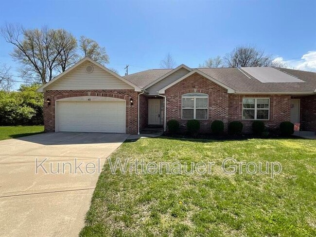 property at 40 Oak Pointe Cir
