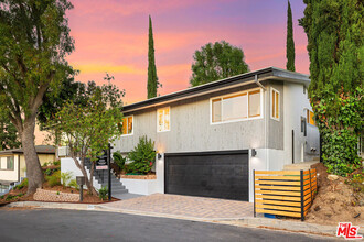 3852 Sherview Dr in Los Angeles, CA - Building Photo - Building Photo