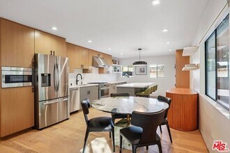 838 N Mansfield Ave, Unit 102 in Los Angeles, CA - Building Photo - Building Photo