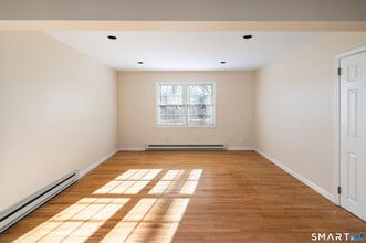 48 Lanell Dr in Stamford, CT - Building Photo - Building Photo