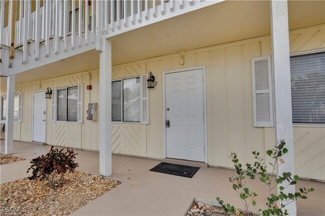 4617 Bayshore Dr in Naples, FL - Building Photo - Building Photo