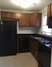 592 Spencer St NW in Atlanta, GA - Foto de edificio - Building Photo