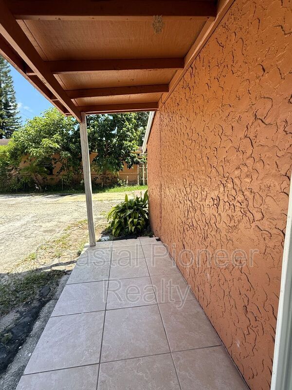 2106 N Himes Ave in Tampa, FL - Building Photo - Building Photo