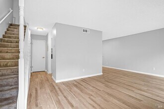 165 Oddstad Dr, Unit 61 in Vallejo, CA - Building Photo - Building Photo