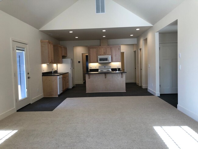 330 Ellie Ln in Eugene, OR - Building Photo - Building Photo