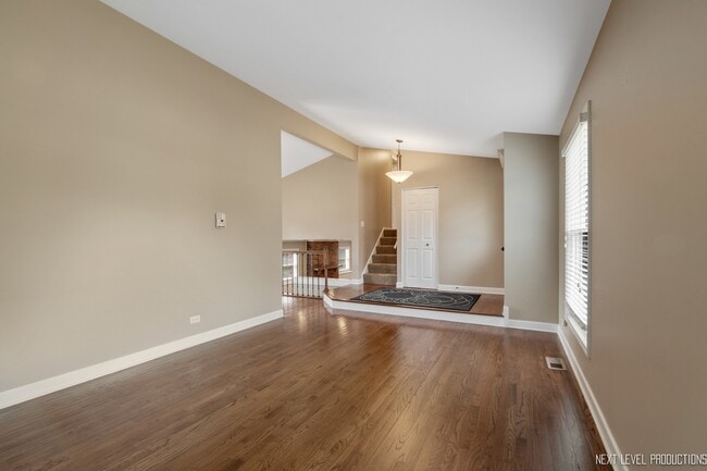 1931 Ridgefield Ln in Naperville, IL - Building Photo - Building Photo