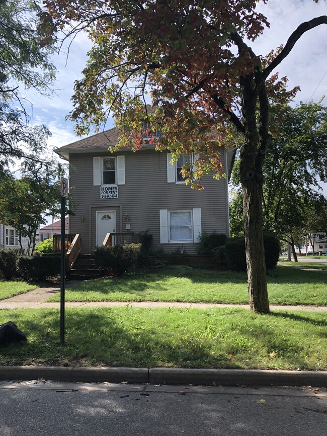 1000 S University St in Mt. Pleasant, MI - Foto de edificio - Building Photo