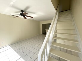 7721 Dunham Blvd, Unit TOWNHOME in Miami, FL - Foto de edificio - Building Photo