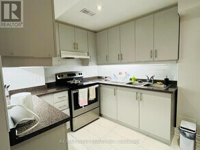 76 Lexington Rd in Brampton, ON - Building Photo - Building Photo