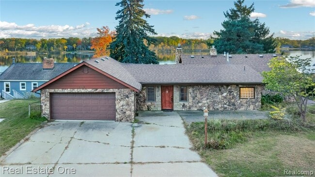 2739 Lakeridge Ave in Wixom, MI - Building Photo - Building Photo