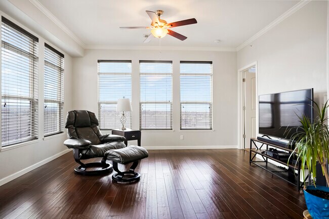 10184 Park Meadows Dr, Unit 1409 in Lone Tree, CO - Foto de edificio - Building Photo