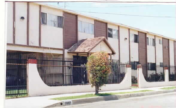 11867 Alabama St in Los Angeles, CA - Foto de edificio