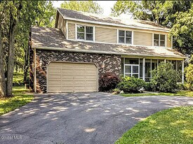 3 Springwood Manor Dr in Albany, NY - Building Photo