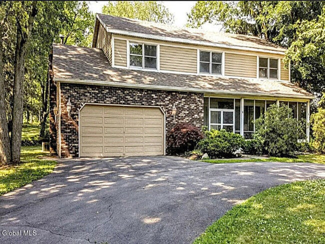 property at 3 Springwood Manor Dr