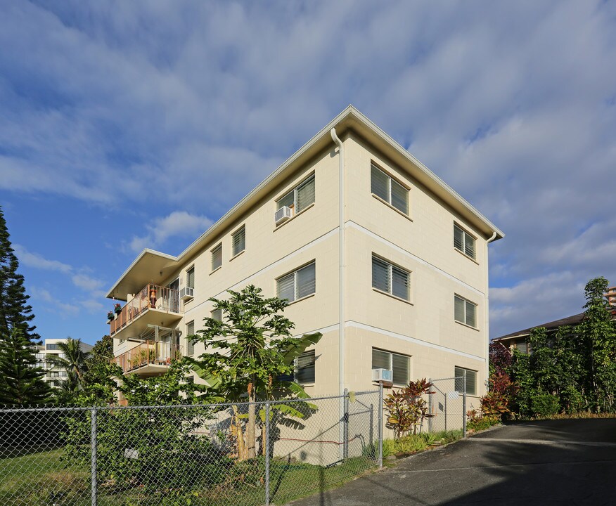 1553 Thurston Ave in Honolulu, HI - Building Photo
