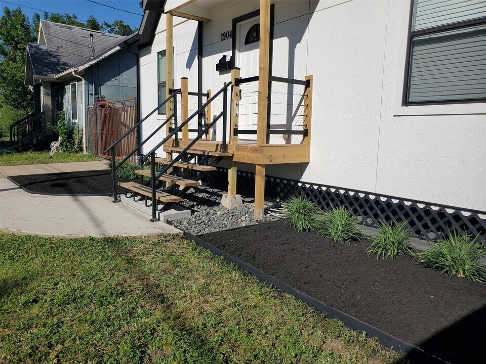 1904 Davis St in Houston, TX - Building Photo