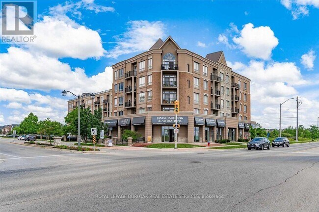 5327 Upper Middle Rd in Burlington, ON - Building Photo - Building Photo