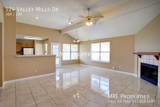 524 Valley Mills Dr in Arlington, TX - Building Photo - Building Photo