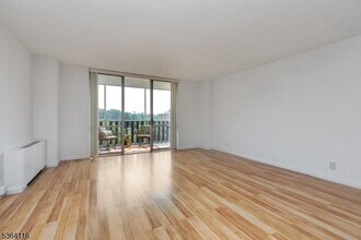 530 Valley Rd in Montclair, NJ - Building Photo - Building Photo