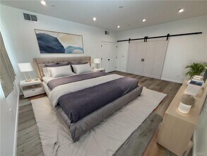 22528 Burbank Blvd in Los Angeles, CA - Building Photo - Building Photo