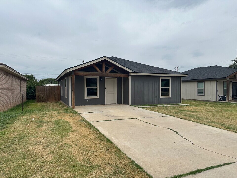 309 Ave H in Abernathy, TX - Building Photo