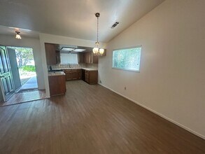 1231 W Whispering Pnes Ct in Visalia, CA - Building Photo - Building Photo