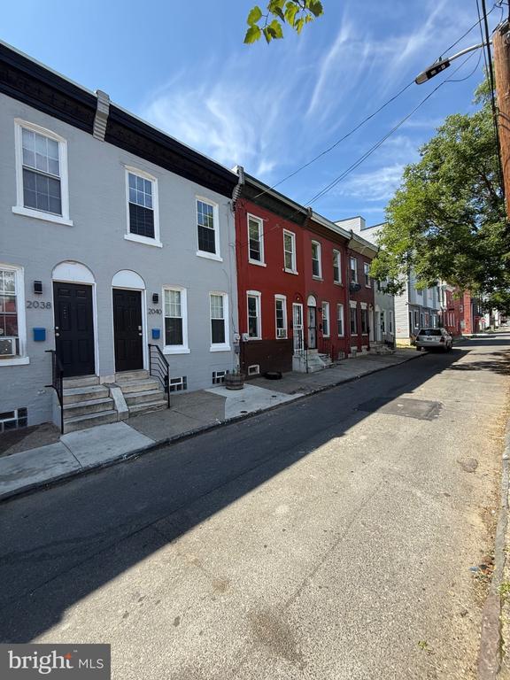 property at 2040 N Darien St