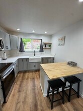 257 S E St-Unit -257 Unit 2 in Lakeview, OR - Building Photo - Building Photo