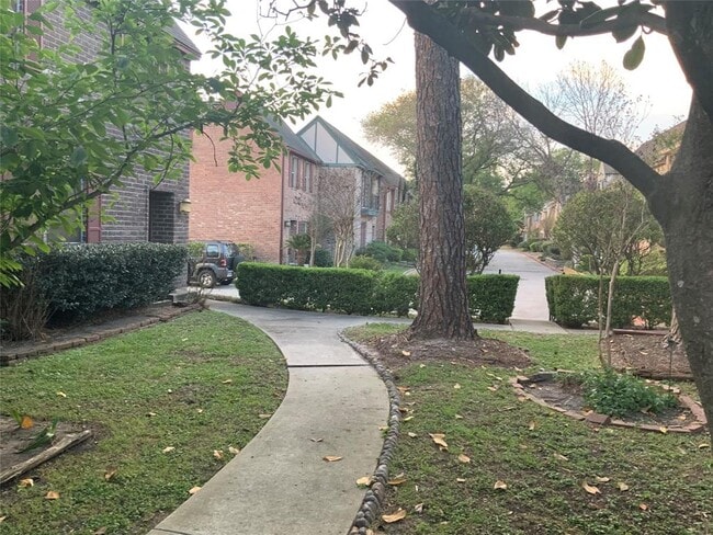 840 Threadneedle St photo'