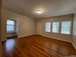 308 E Rosewood Ave in San Antonio, TX - Building Photo - Building Photo