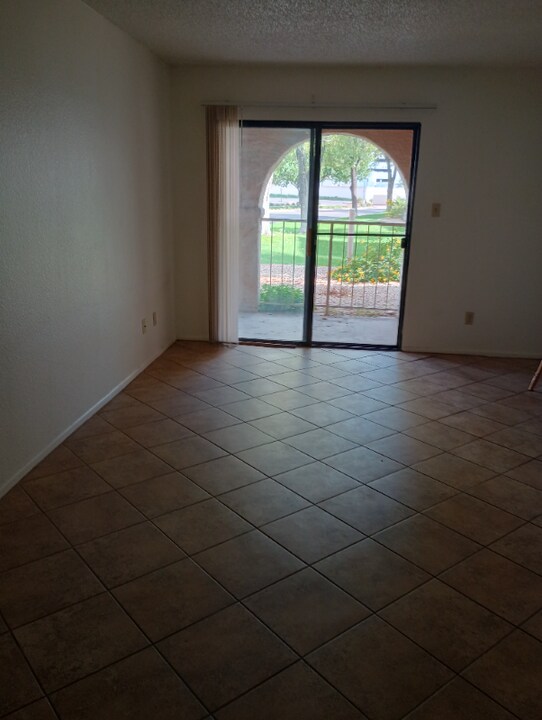 5757 W Eugie Ave in Glendale, AZ - Building Photo