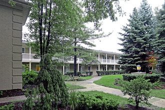 Birmingham Village Condominiums in Birmingham, MI - Foto de edificio - Building Photo