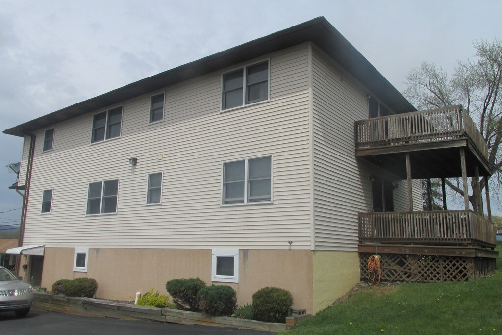 3327 Cedar Ave Apartments Moosic, PA Apartments For Rent