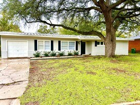 2217 N 49th St in Waco, TX - Building Photo