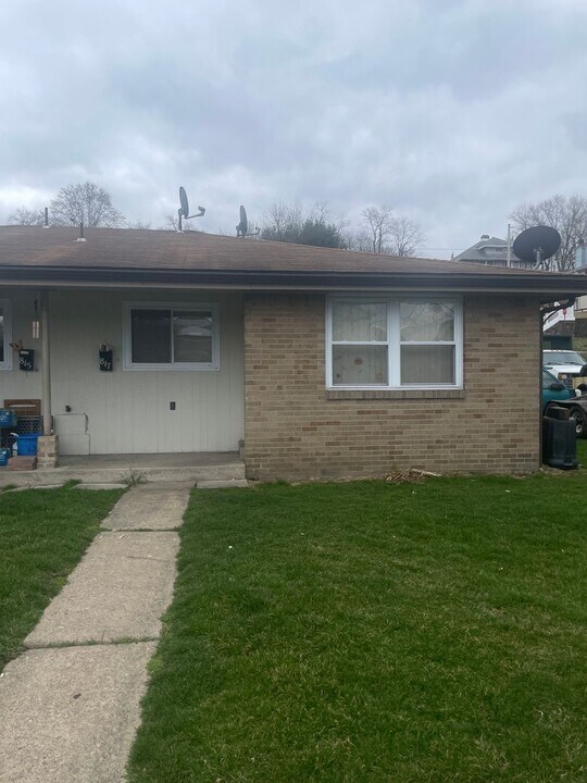 817 7th Ave in Elizabeth, PA - Building Photo