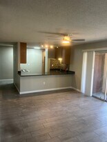 401 Marshall Ct, Unit 1 in Fort Walton Beach, FL - Building Photo