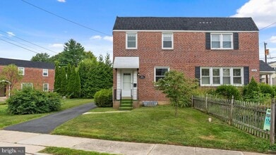 221 Fitzwilliams Rd in Bryn Mawr, PA - Foto de edificio - Building Photo